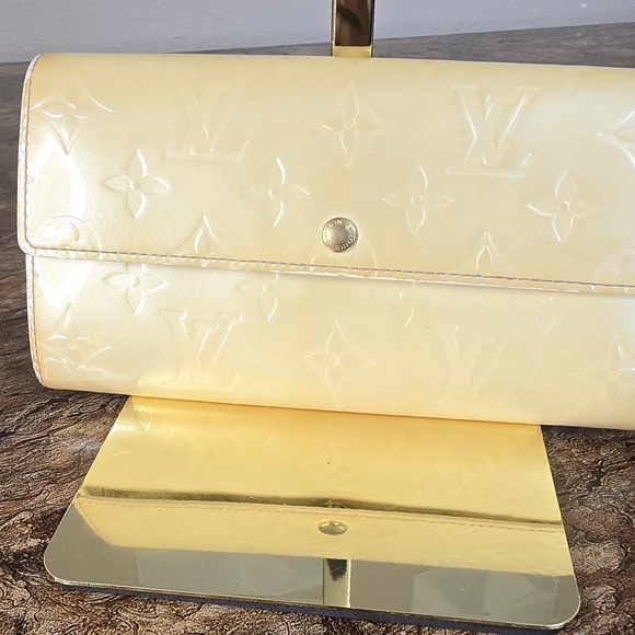 Louis Vuitton Vernis Sarah Wallet Cream Monogram Patent Leather Long Wallet - Picture 4 of 14